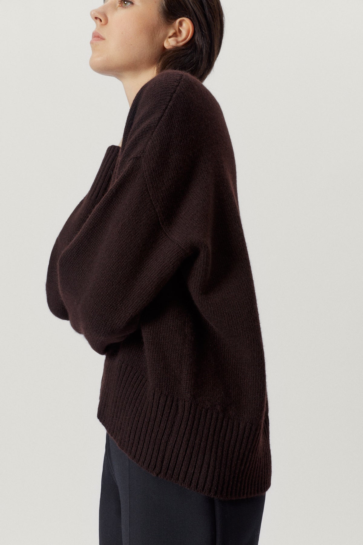 the woolen chunky sweater ebony