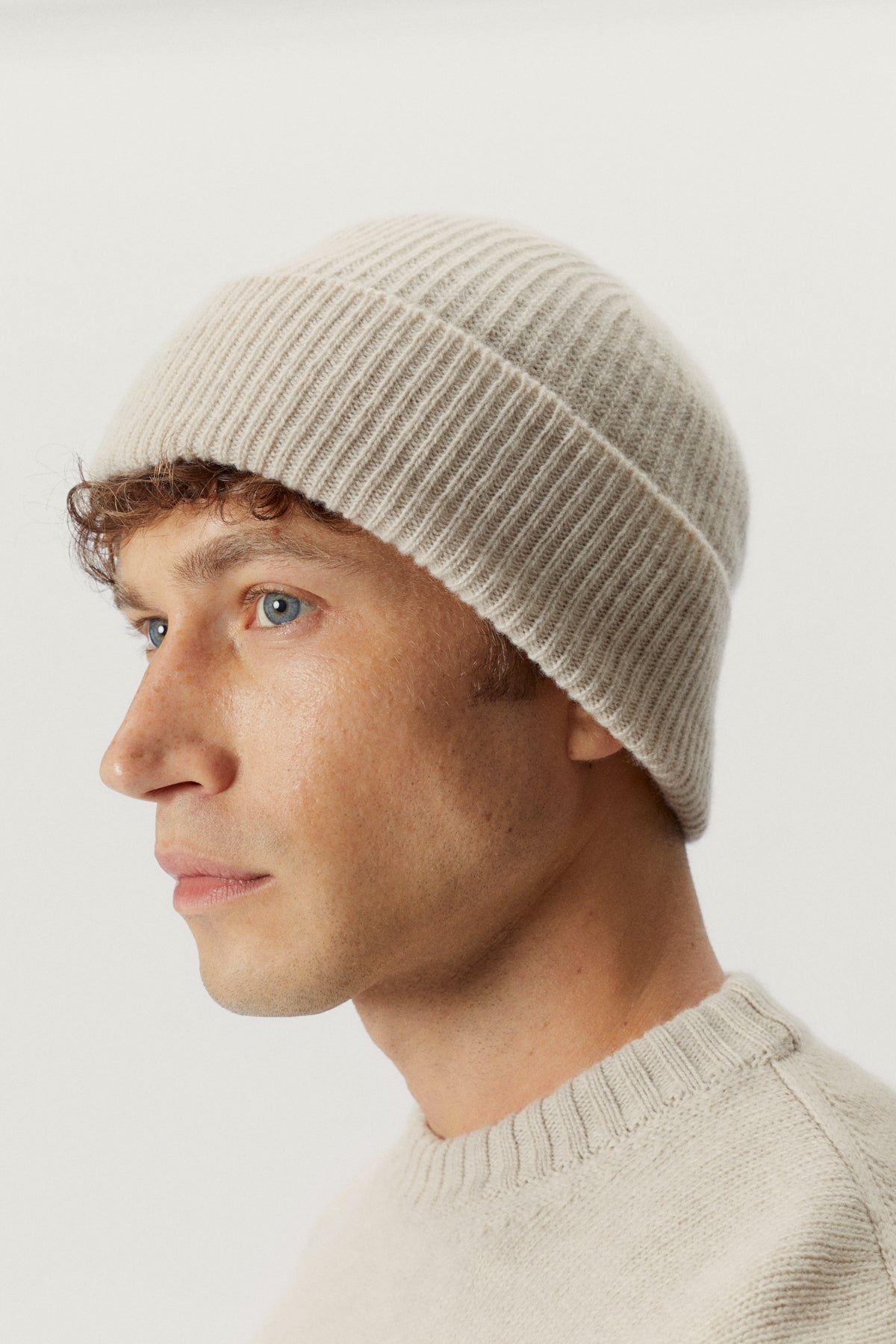 the woolen ribbed beanie ecru