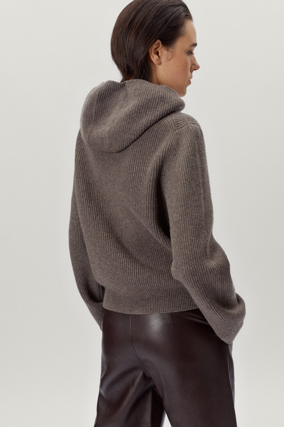 the woolen ribbed hoodie w taupe