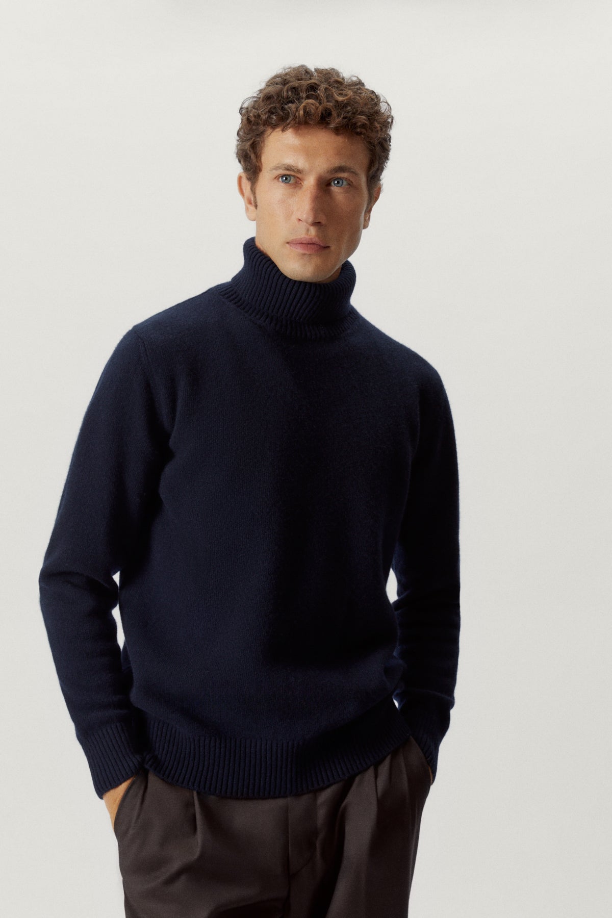 the woolen roll neck blue navy