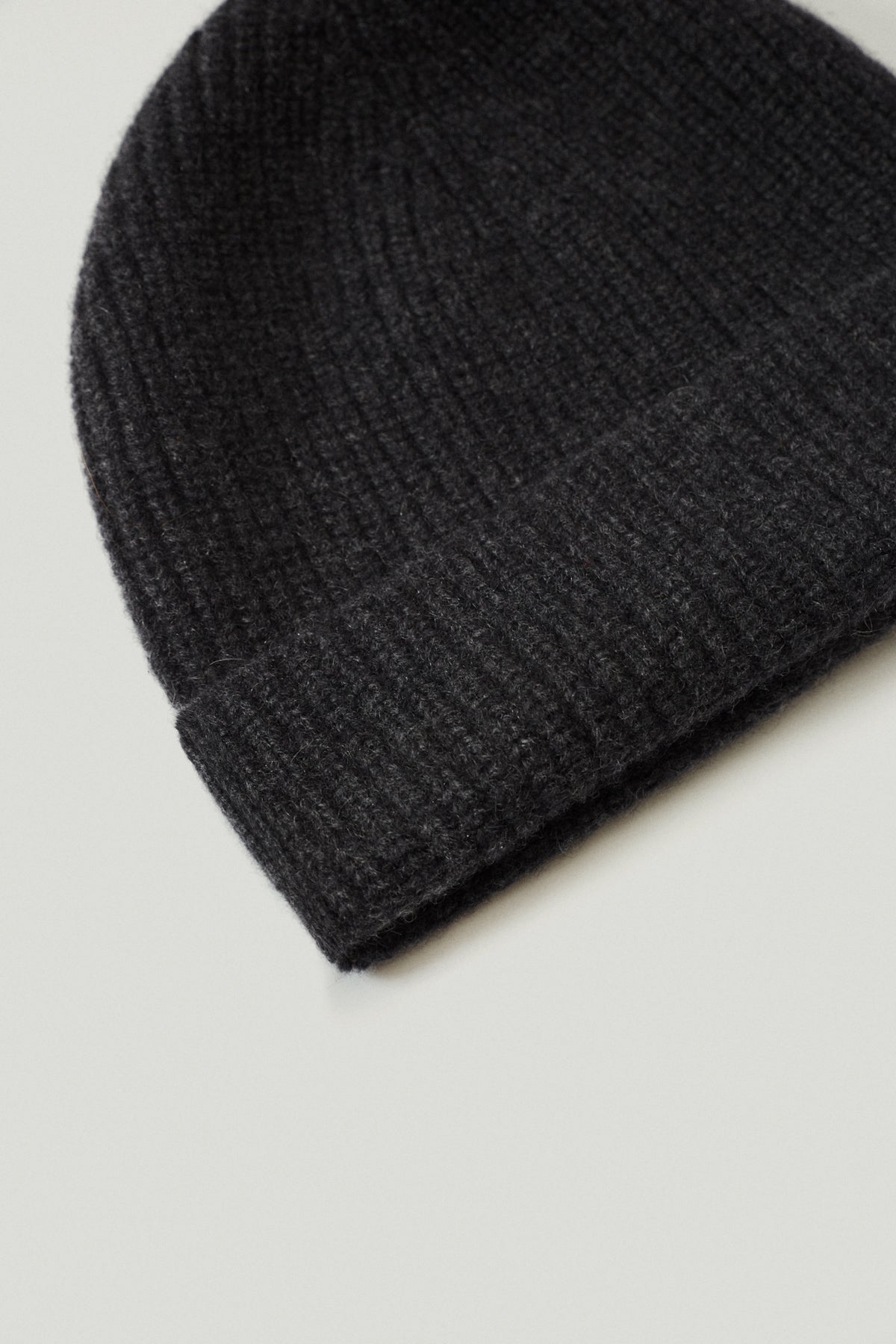 Charcoal Grey | The Ribbed Cashmere Beanie