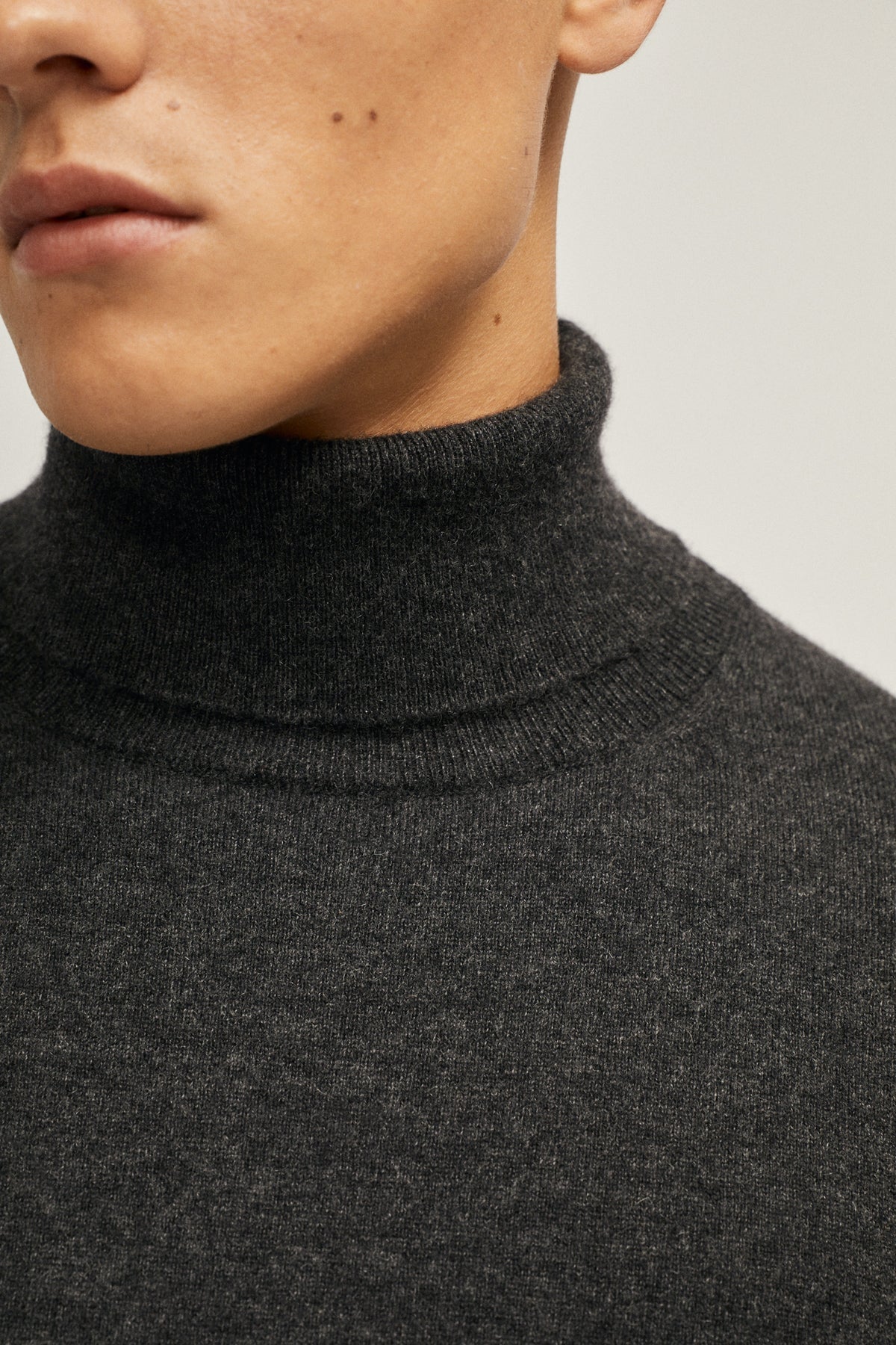 Charcoal Grey | The Cashmere Roll-Neck